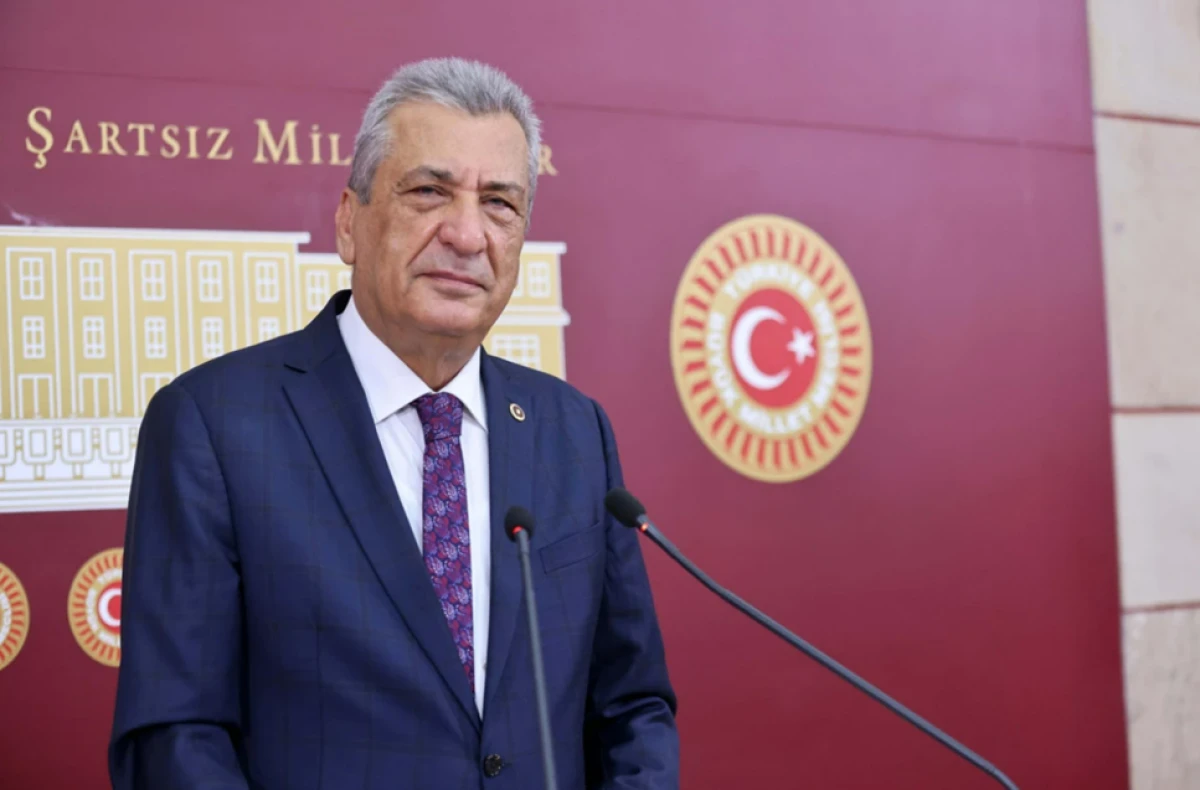Bakan Tekin, atanma bekleyen yüzbinlerce öğretmeni yüzüstü bıraktı