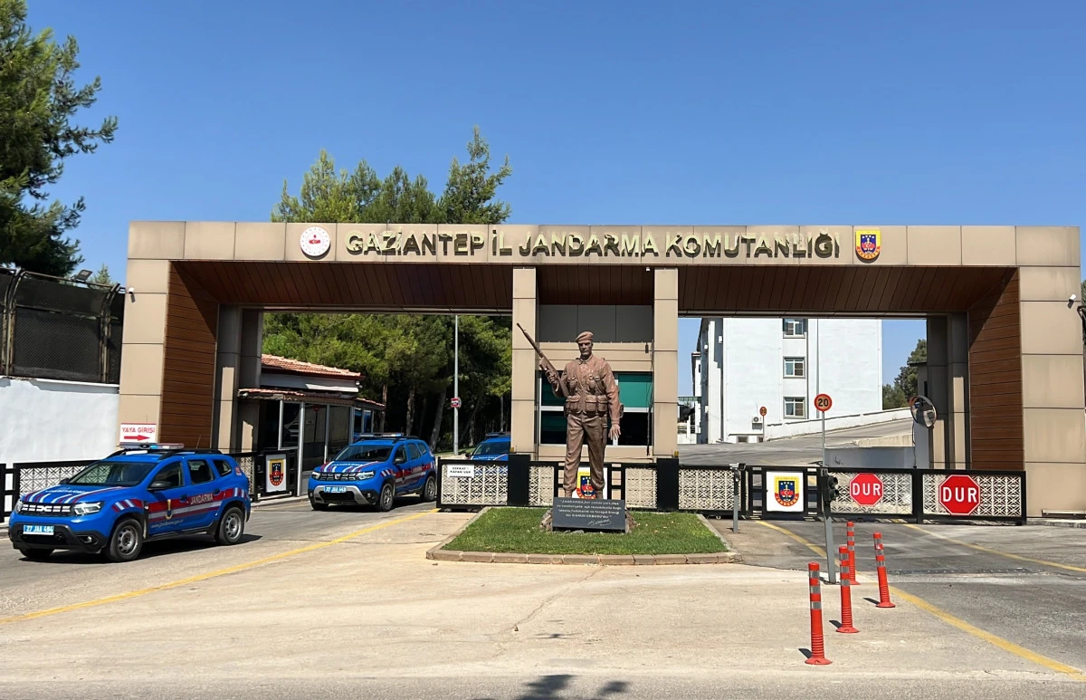 JANDARMA DEDEKTİFLERİ 158 ARANAN ŞAHSI YAKALADI