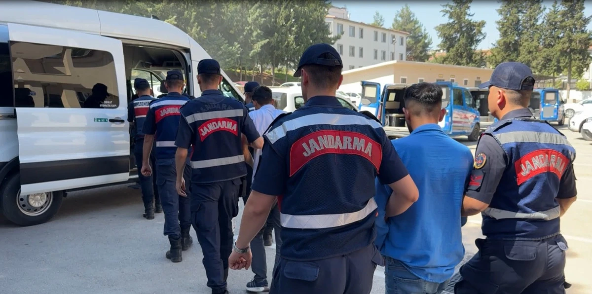 SOSYAL MEDYA DOLANDIRICILARI JANDARMANIN SİBER AĞINA TAKILDI